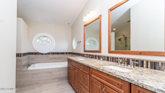Building Photo - 3625 E Rosemonte Dr