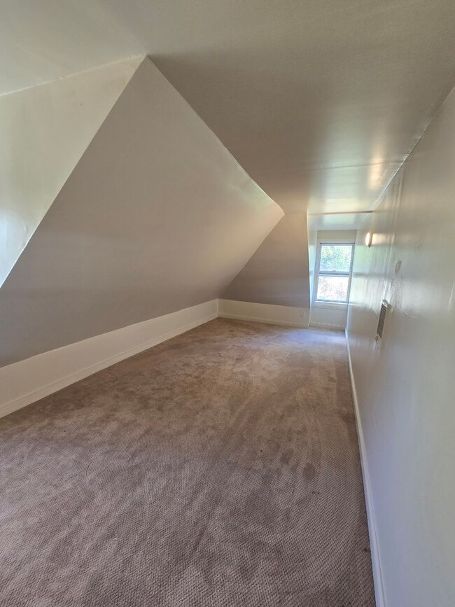 Building Photo - 420 N 12th St