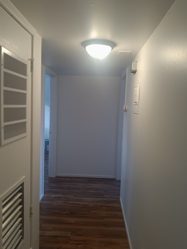 Building Photo - 6245 Margray Dr