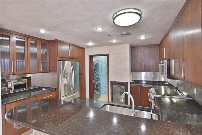 Building Photo - 40 N Interstate Hwy 35