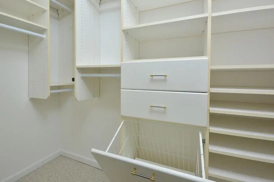 Building Photo - Room in House on Latta Cir