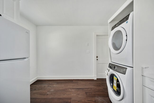 Upper Unit Kitchen - 819 Weedon St