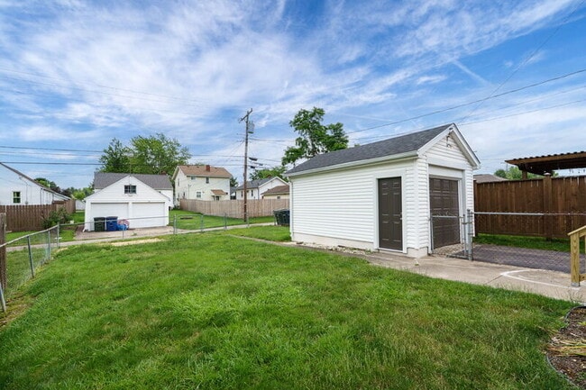 Building Photo - 2634 Wayland Ave