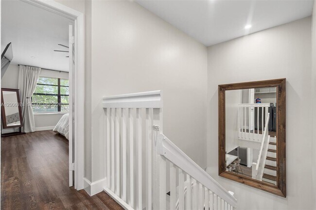 Building Photo - 9161 Vineyard Lake Dr