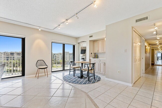 Building Photo - Fully Furnished Beautiful 2 Bedroom Seascape Towers Oceanfront Condo