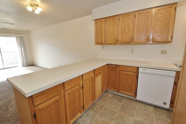 Building Photo - 639 N Moffatt Ave