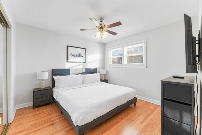 Building Photo - 3457 Main St