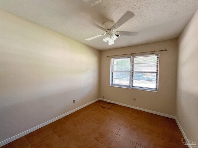 Building Photo - 5891 Avondale Rd