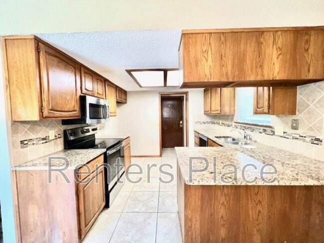 Building Photo - 6913 E 97th St