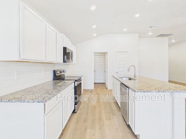 Building Photo - 3007 Farmyard Dr