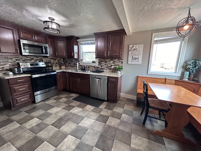 Building Photo - 200 18th St SW