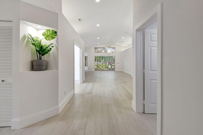 Building Photo - 11287 Vivero Ave