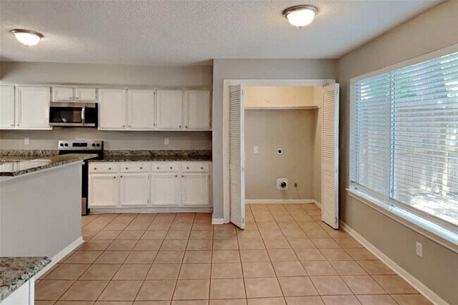 Building Photo - 4726 Green Trail Dr
