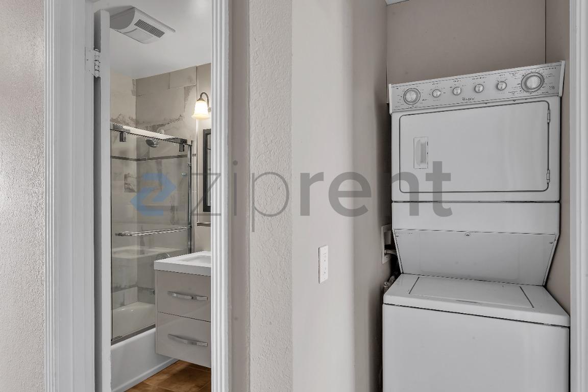 Building Photo - Unit 2466