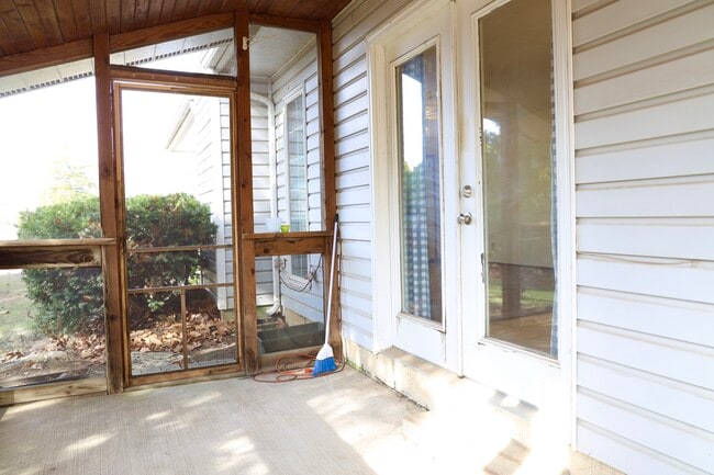 Building Photo - 1204 Devonshire Ln