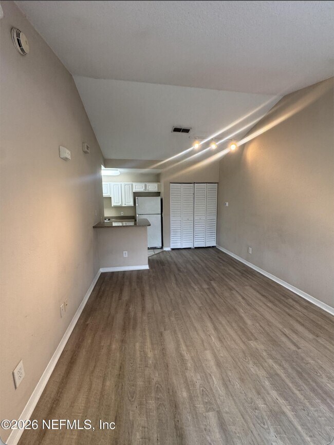 Building Photo - 13703 Richmond Park Dr N