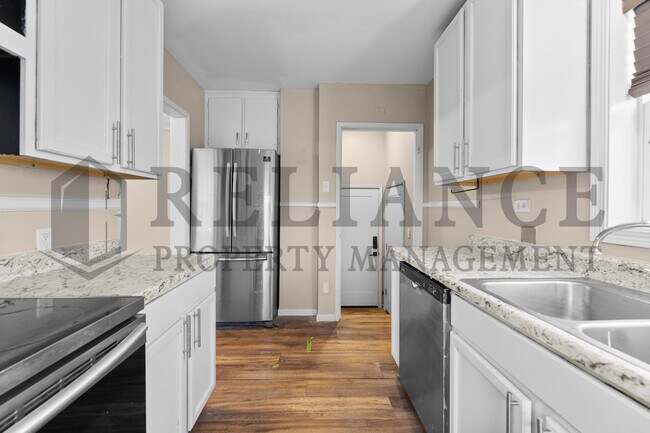 Building Photo - 2318 E Mesita St