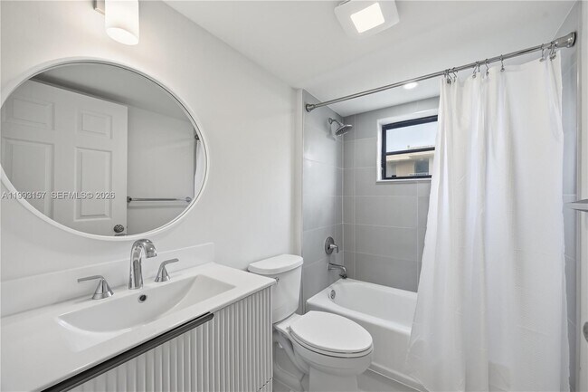 Building Photo - 10431 N Kendall Dr