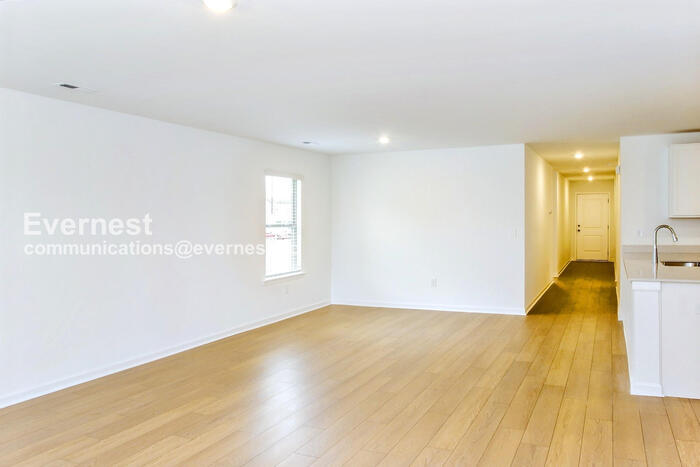 Building Photo - 118 Labrador Ln