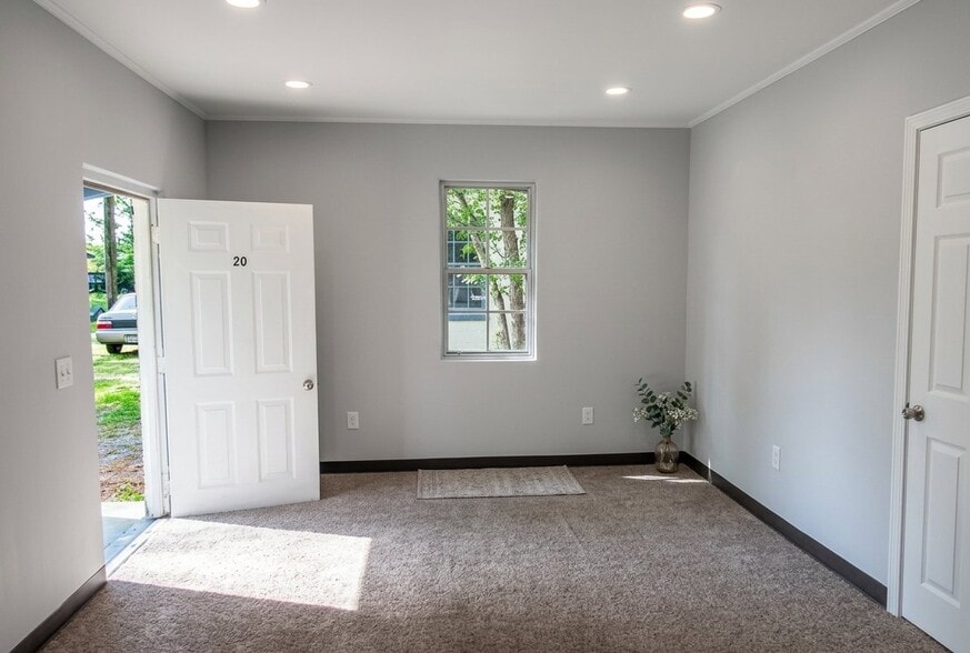 Building Photo - 22 Burgess Ct