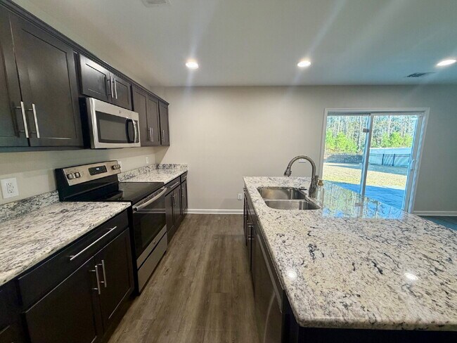 Building Photo - Heritage New Riverside Three Bedroom Home w. Fenced in Yard!