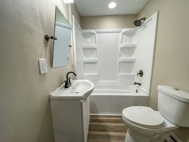 Building Photo - Beautifully Renovated 1 Bedroom Apartment with Private Entrance