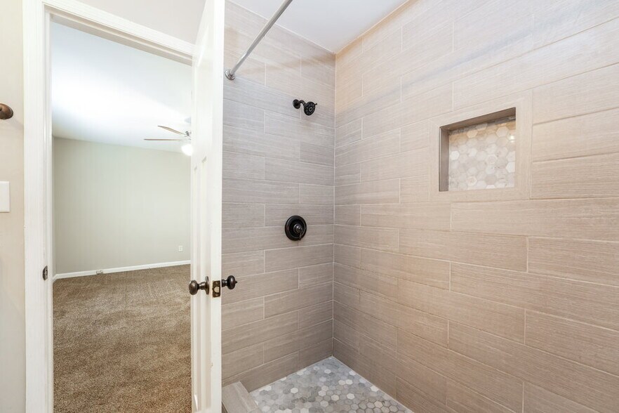 Building Photo - 299 Cindy Dr SE