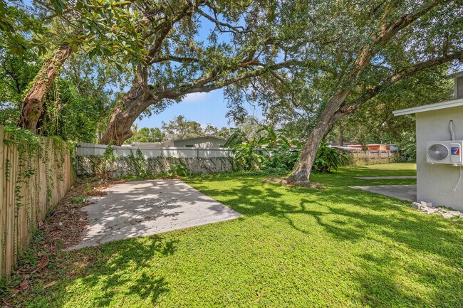 Building Photo - 4323 E Henry Ave