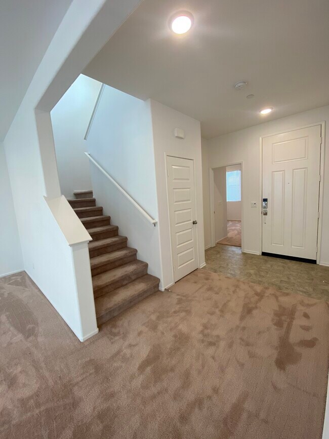 Building Photo - 6032 Mariposa Dr