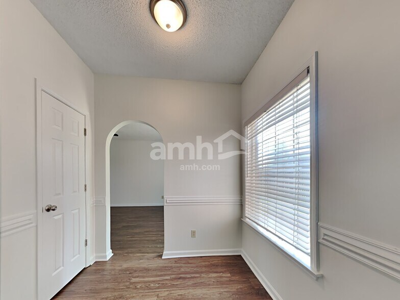 Building Photo - 821 Rain Dance Way