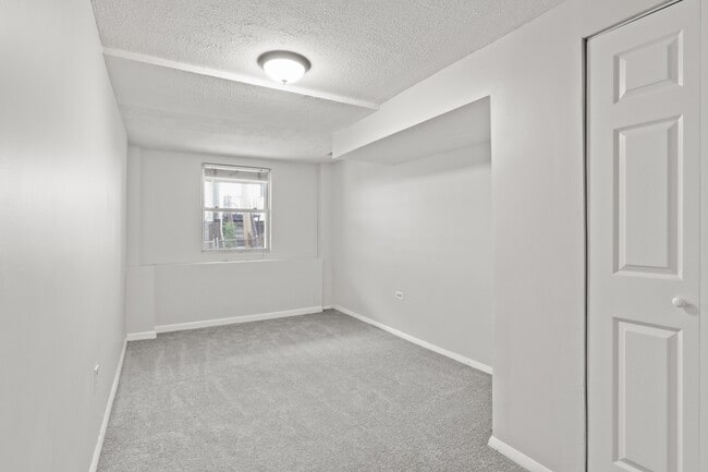 Building Photo - 209 Douglas St NE