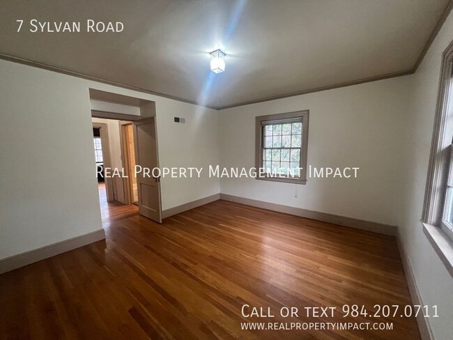 Building Photo - 1940's Charming 4 Bedroom 2 Bath Brick Col...