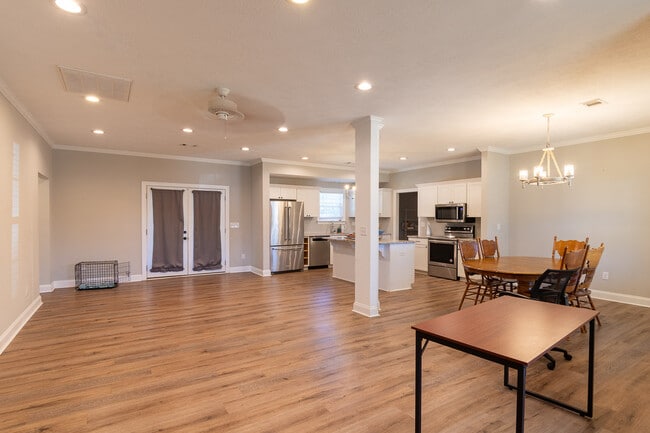 Building Photo - 154 Anneswood Rd