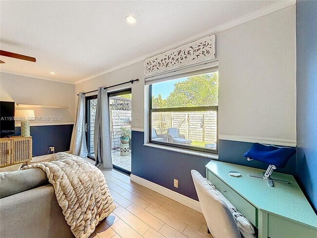 Building Photo - 2128 NE 9th Ave