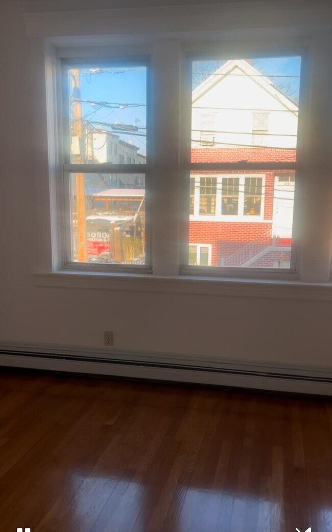 Building Photo - 417 19th St