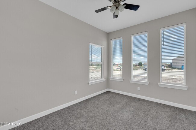 Building Photo - 815 TS Daniel Cadena Dr