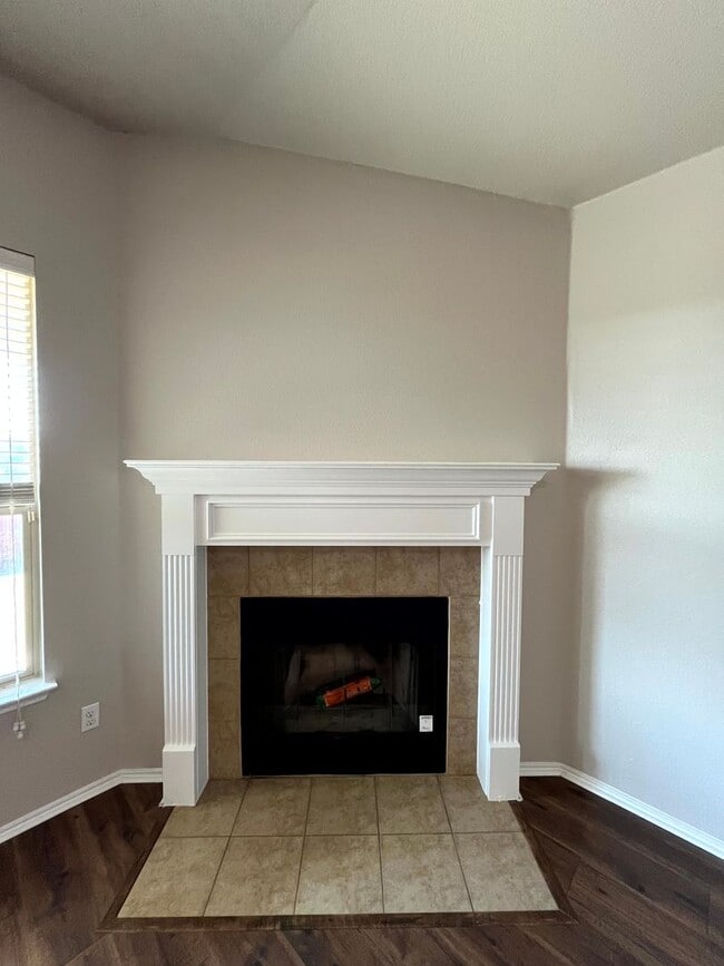 Building Photo - Available NOW!!!! Beautiful 1 story, 3 bedroom, 2.5 bath, 2 car garage home with a privacy fenced...