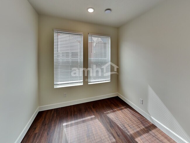 Building Photo - 6018 W Copper Hawk Dr