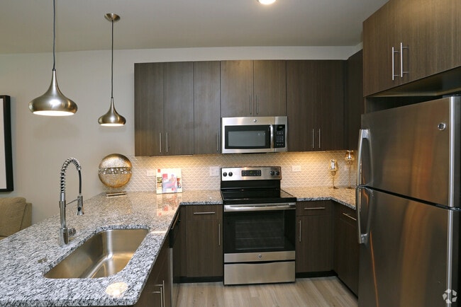 Building Photo - 700 E Algonquin Rd