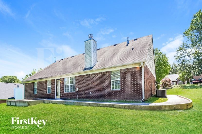 Building Photo - 830 James Ridge Dr