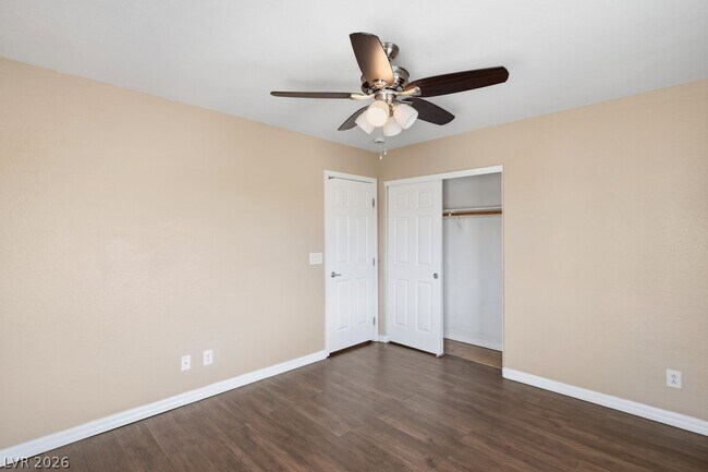 Building Photo - 527 Newberry Springs Dr