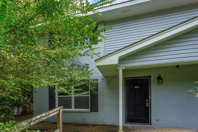 Building Photo - 508 Ely Rd