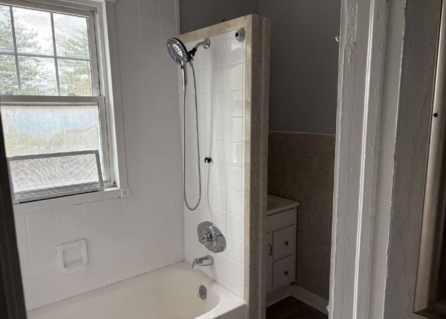 Building Photo - 25 Walton St