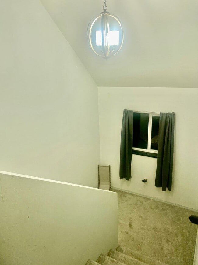 Building Photo - Single family home on 5 acres with a fenced back yard and Huge 3 car garage!  Gourmet Chefs Kitch...