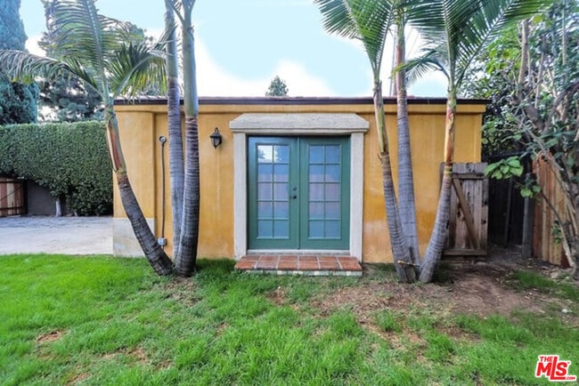 Building Photo - 1847 E Del Mar Blvd