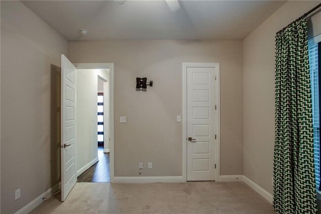 Building Photo - 820 Anahuac Dr