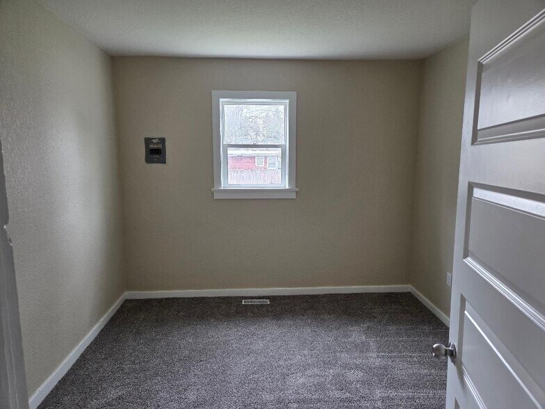 Building Photo - 921 N Mason