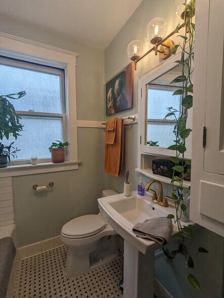 Building Photo - 2410 Bellevue Ave