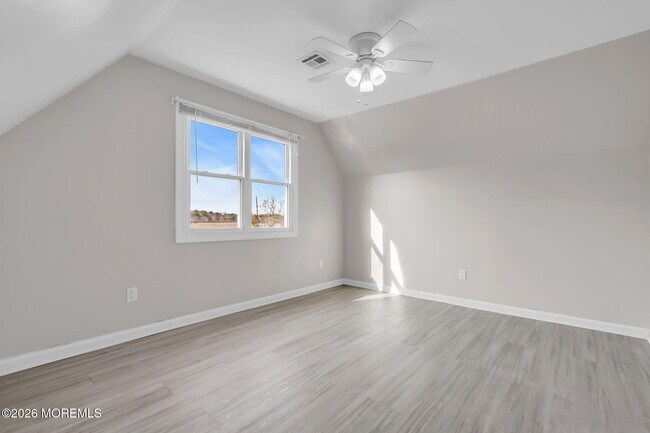 Building Photo - 1613 Beacon St