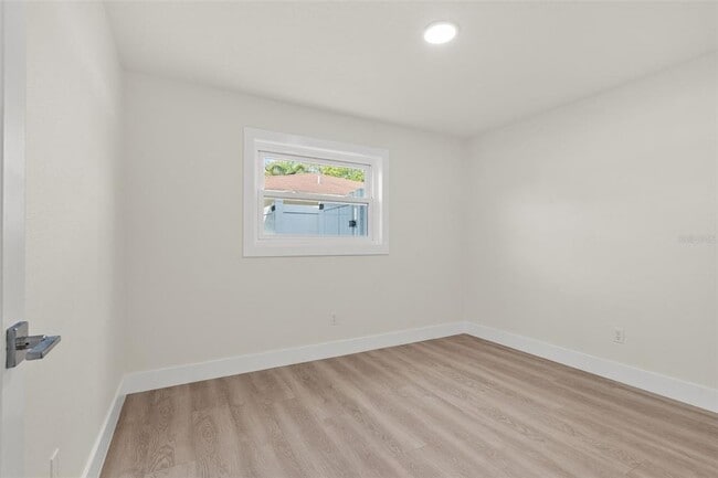 Building Photo - 2352 Lorena Ln